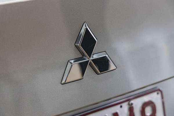 2023 Mitsubishi Outlander ES ZM