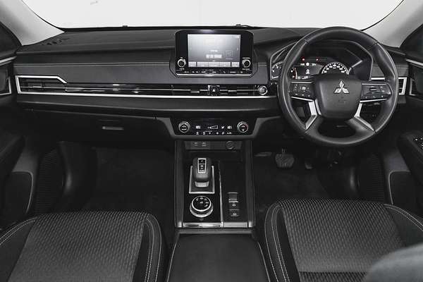 2023 Mitsubishi Outlander ES ZM