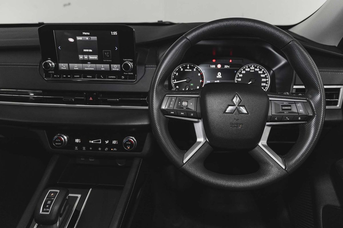 2023 Mitsubishi Outlander ES ZM