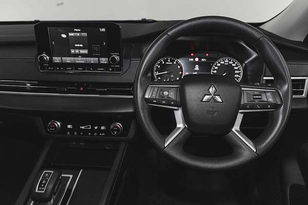 2023 Mitsubishi Outlander ES ZM