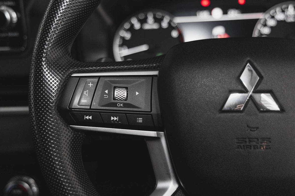 2023 Mitsubishi Outlander ES ZM