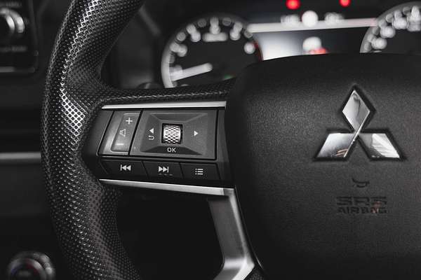 2023 Mitsubishi Outlander ES ZM