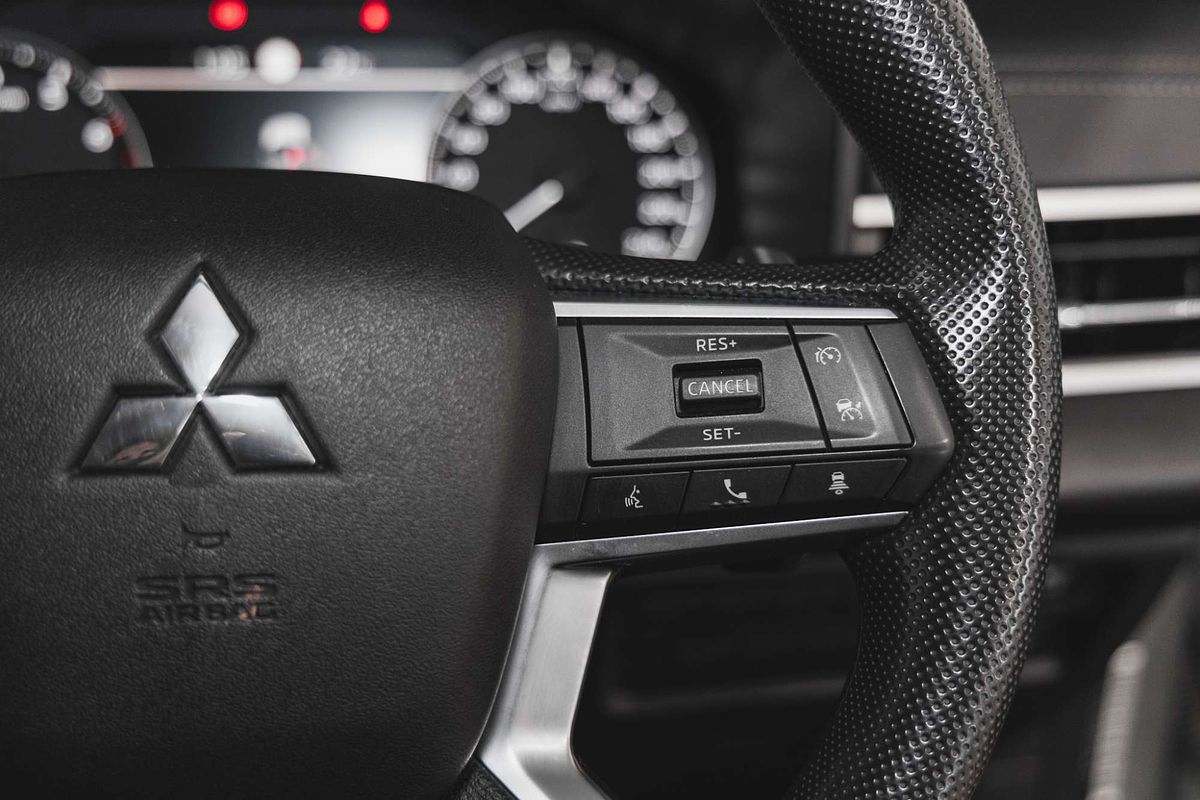 2023 Mitsubishi Outlander ES ZM