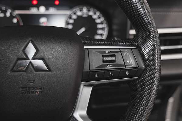 2023 Mitsubishi Outlander ES ZM