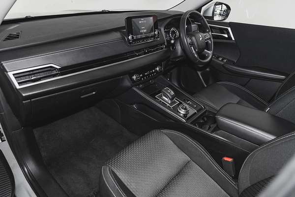 2023 Mitsubishi Outlander ES ZM