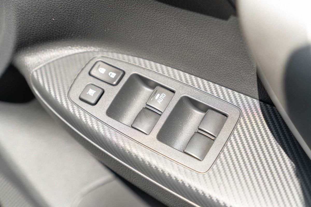 2024 Mitsubishi Eclipse Cross PHEV ES YB