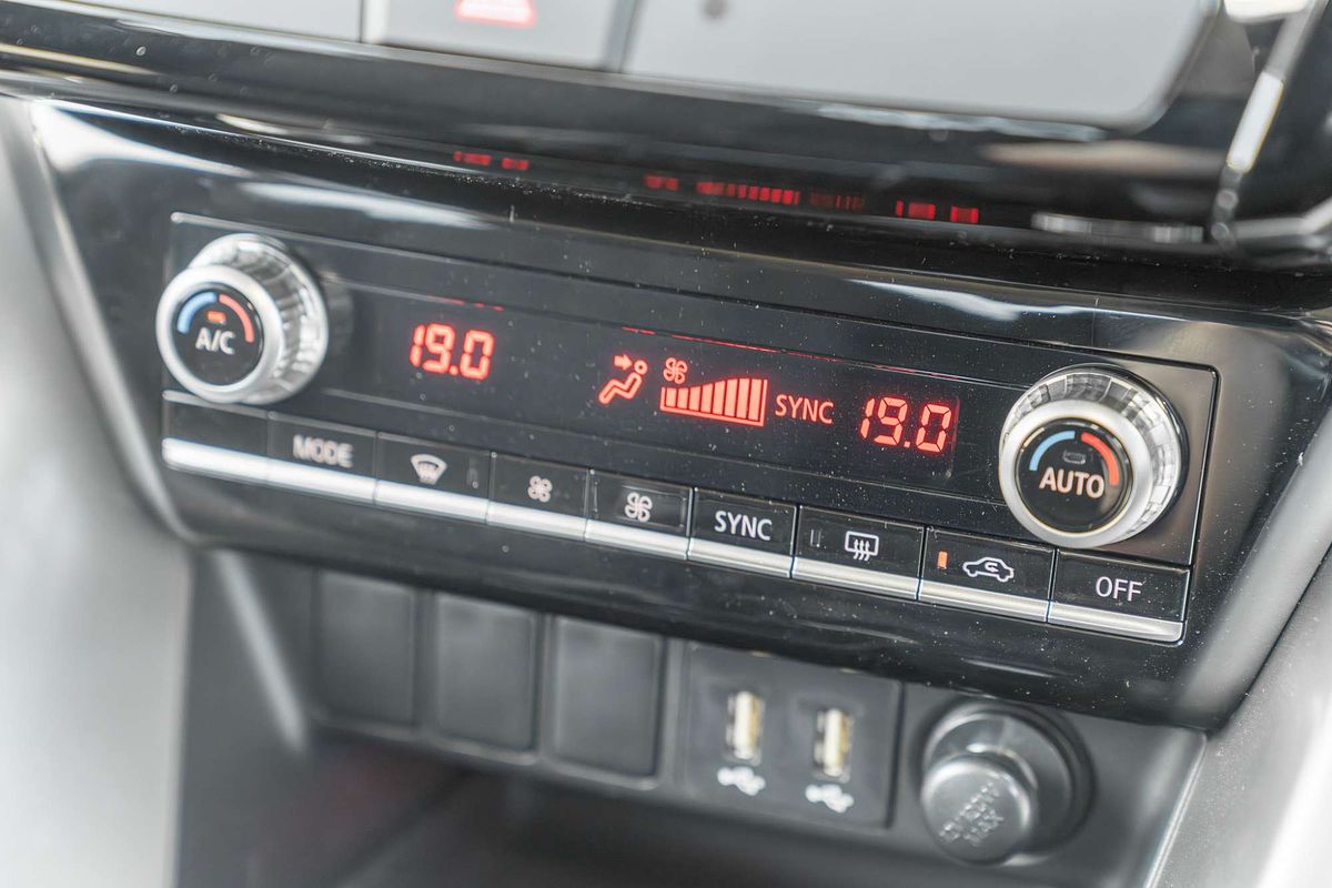 2024 Mitsubishi Eclipse Cross PHEV ES YB