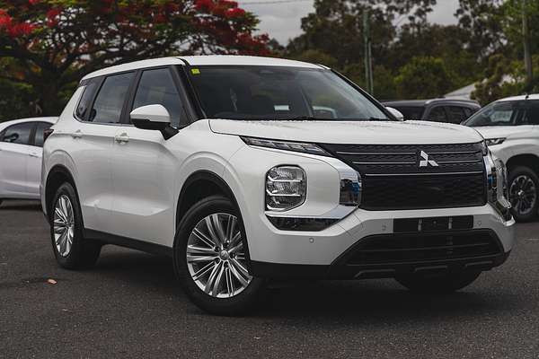 2023 Mitsubishi Outlander ES ZM