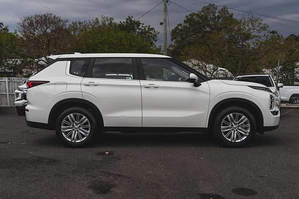 2023 Mitsubishi Outlander ES ZM