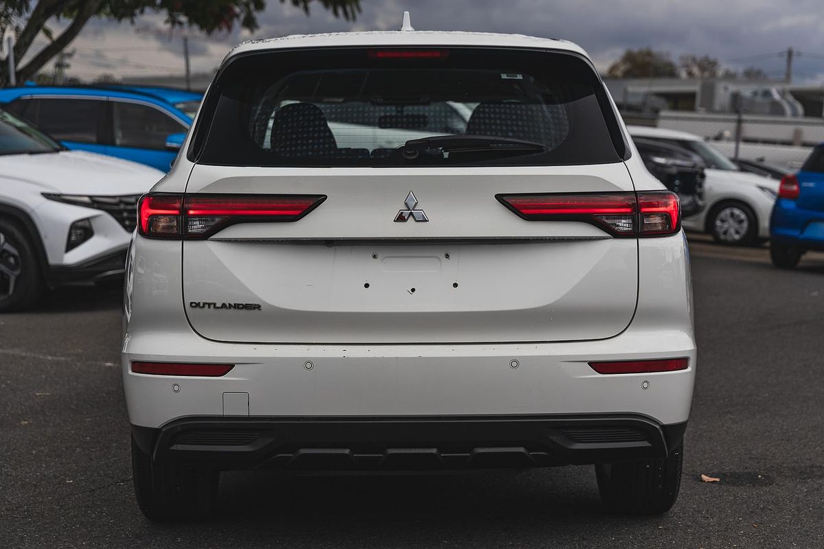 2023 Mitsubishi Outlander ES ZM