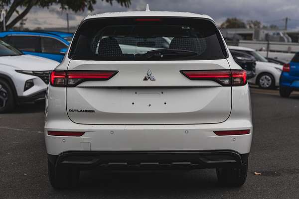 2023 Mitsubishi Outlander ES ZM