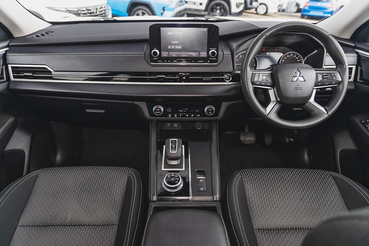 2023 Mitsubishi Outlander ES ZM