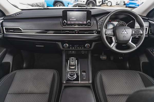 2023 Mitsubishi Outlander ES ZM