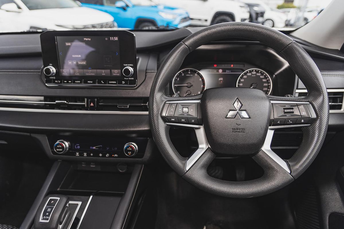 2023 Mitsubishi Outlander ES ZM