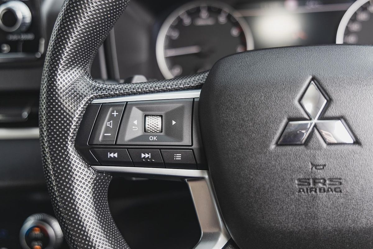 2023 Mitsubishi Outlander ES ZM