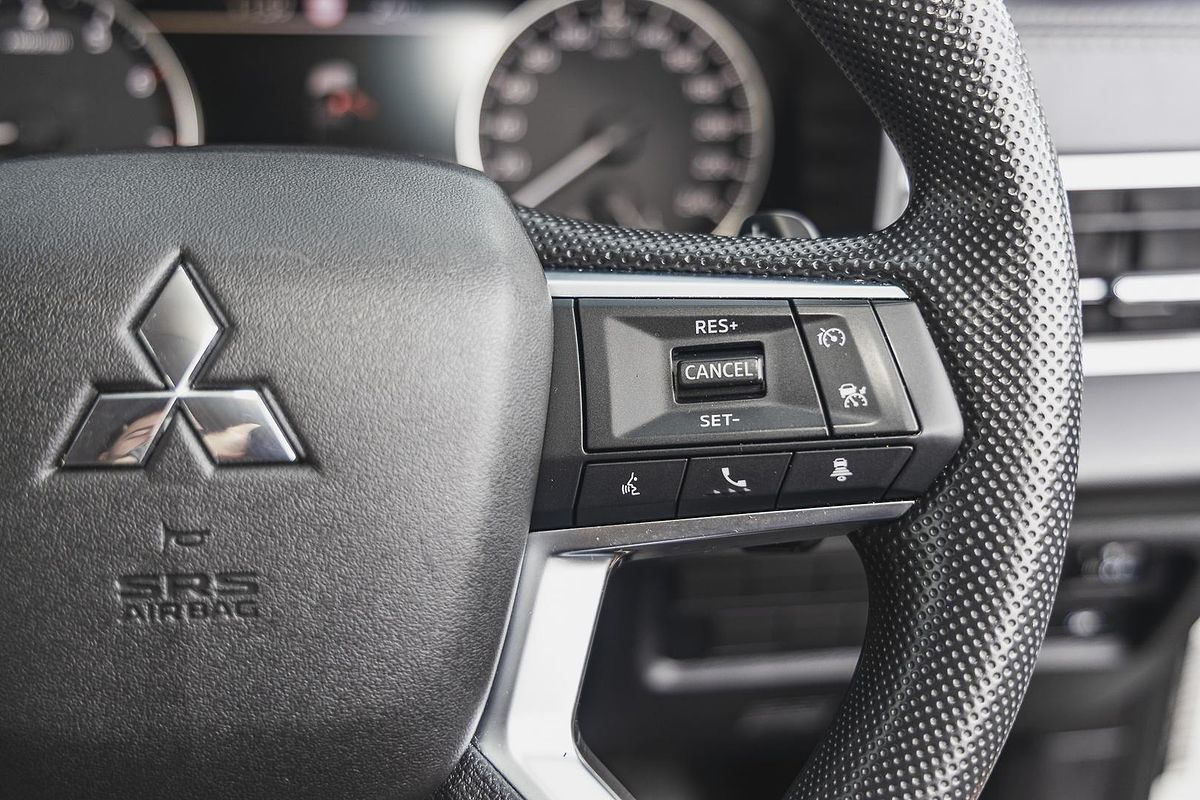 2023 Mitsubishi Outlander ES ZM