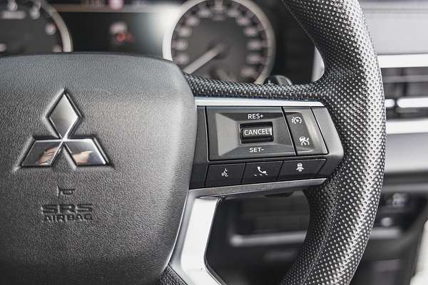 2023 Mitsubishi Outlander ES ZM