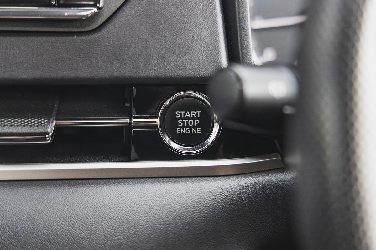 2023 Mitsubishi Outlander ES ZM