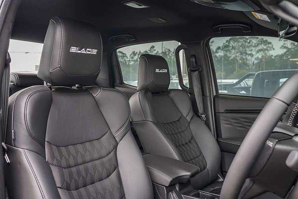 2025 Isuzu D-MAX BLADE 4X4