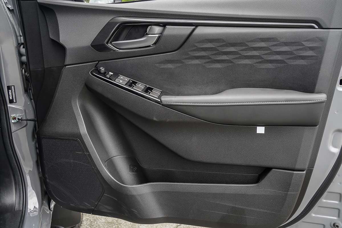 2025 Isuzu D-MAX BLADE 4X4