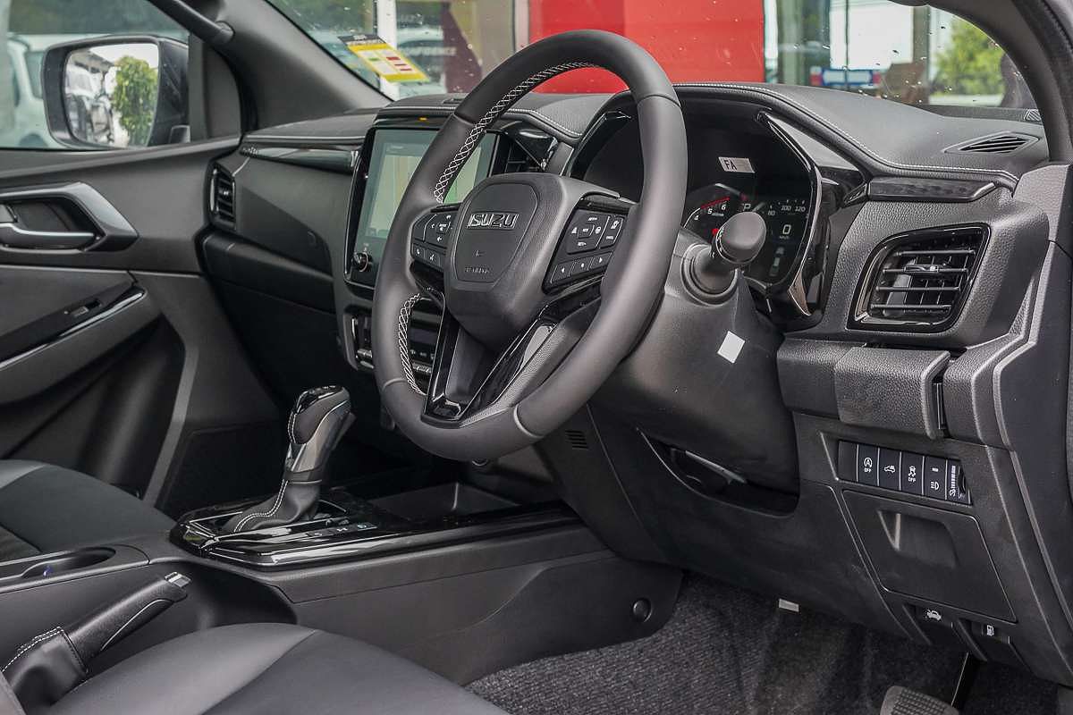 2025 Isuzu D-MAX BLADE 4X4