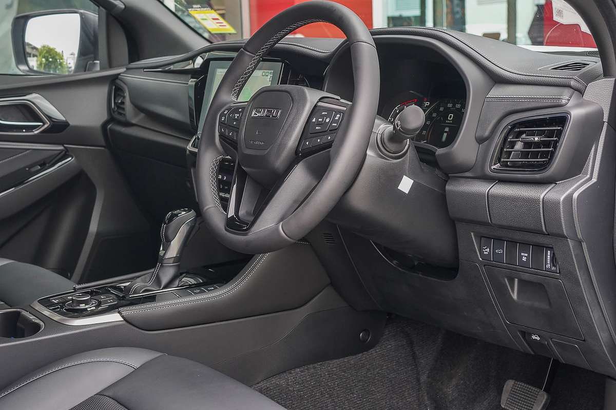 2025 Isuzu MU-X LS-T