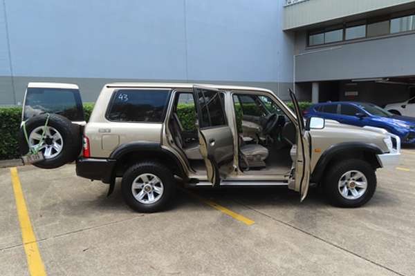 2002 Nissan Patrol ST GU III