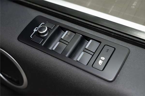 2017 Land Rover Discovery TD6 HSE Series 5