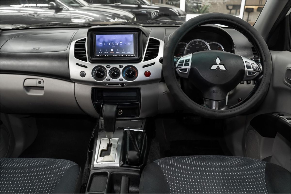 2010 Mitsubishi Triton GLX-R MN 4X4