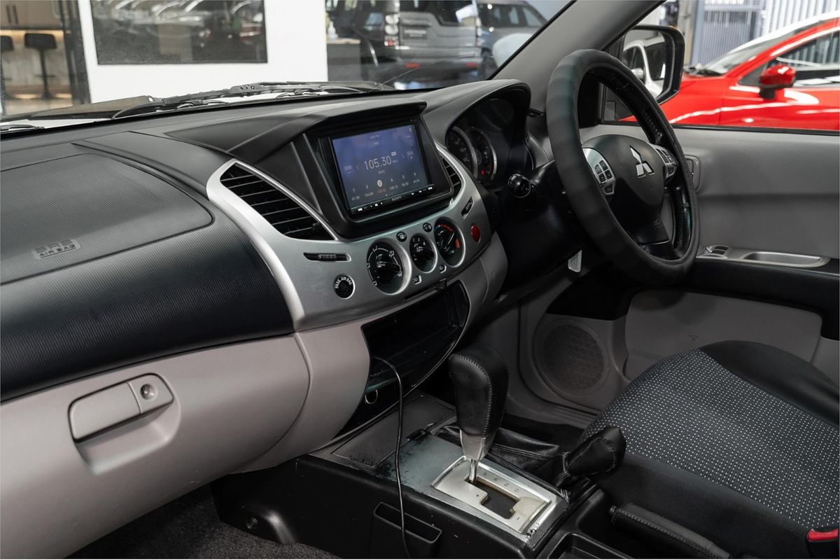 2010 Mitsubishi Triton GLX-R MN 4X4