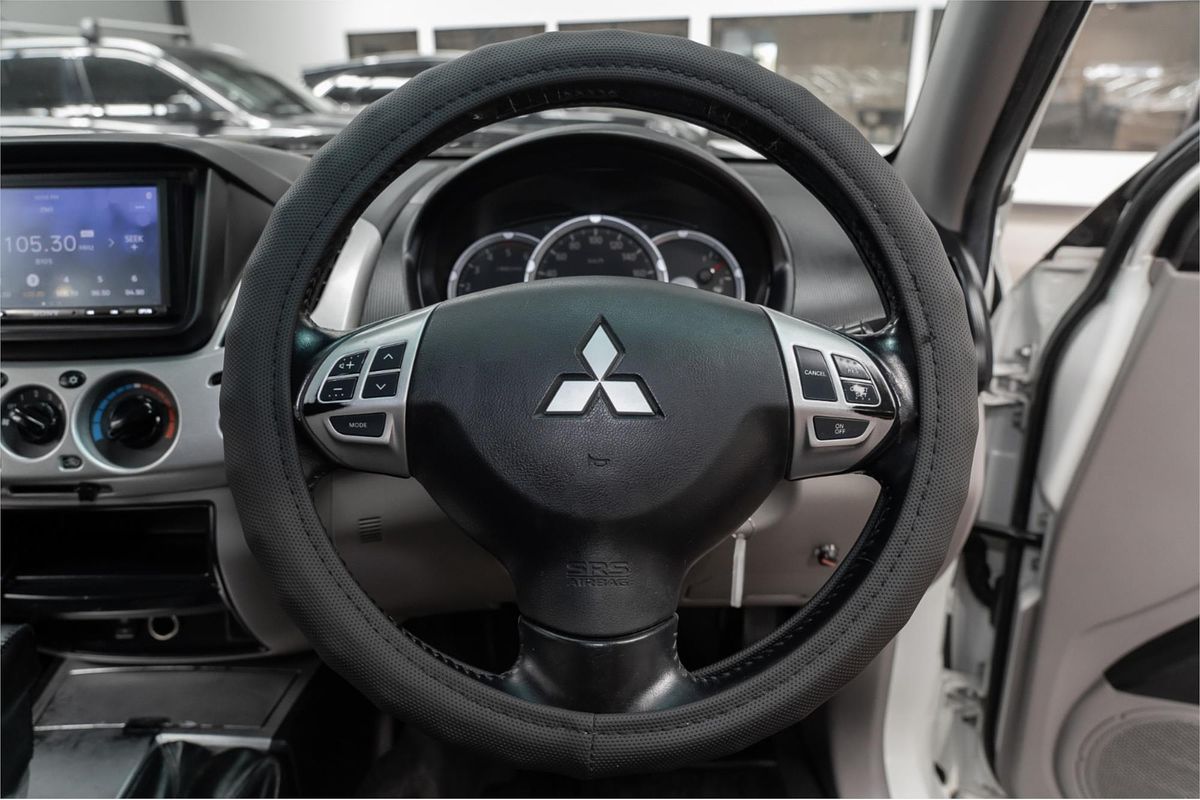 2010 Mitsubishi Triton GLX-R MN 4X4