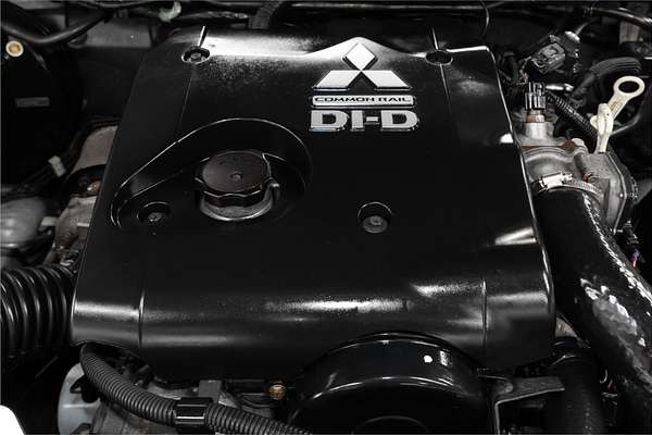 2010 Mitsubishi Triton GLX-R MN 4X4