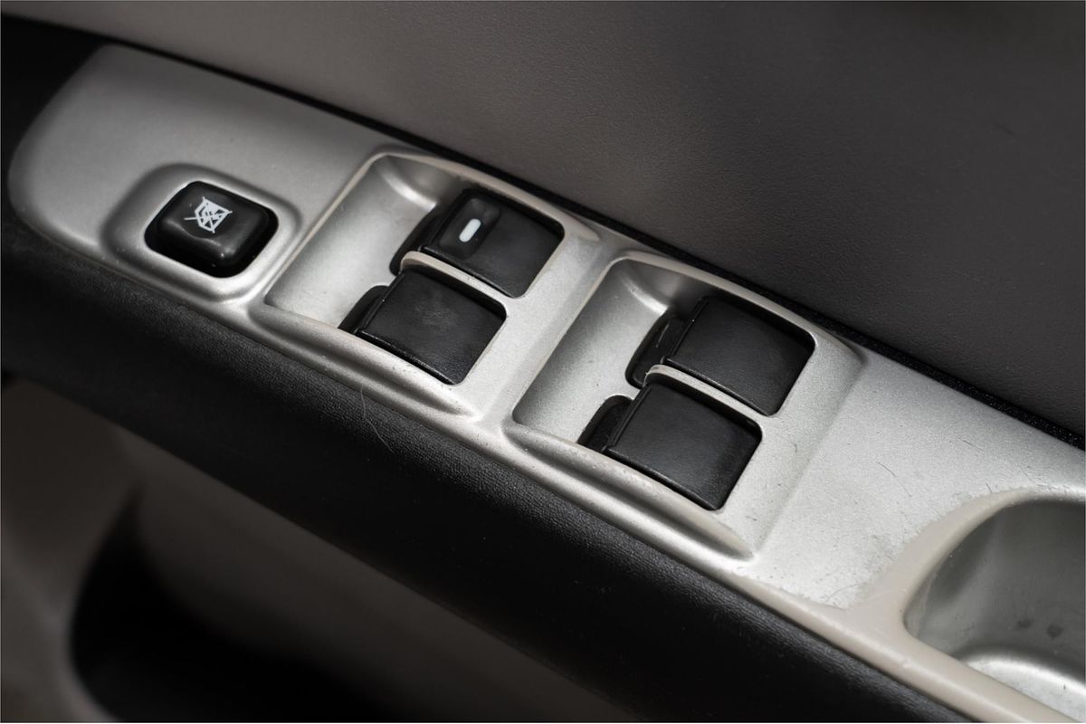 2010 Mitsubishi Triton GLX-R MN 4X4