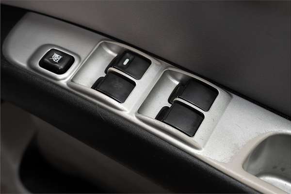 2010 Mitsubishi Triton GLX-R MN 4X4