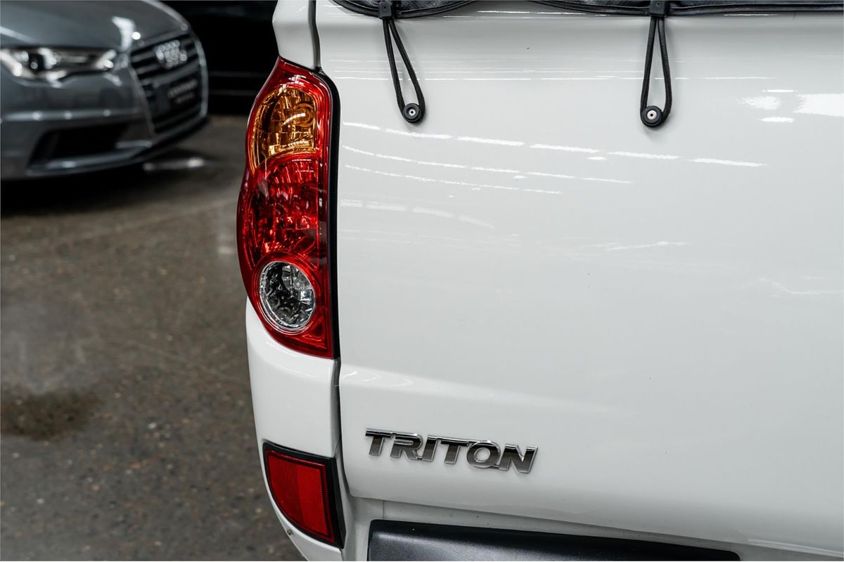 2010 Mitsubishi Triton GLX-R MN 4X4