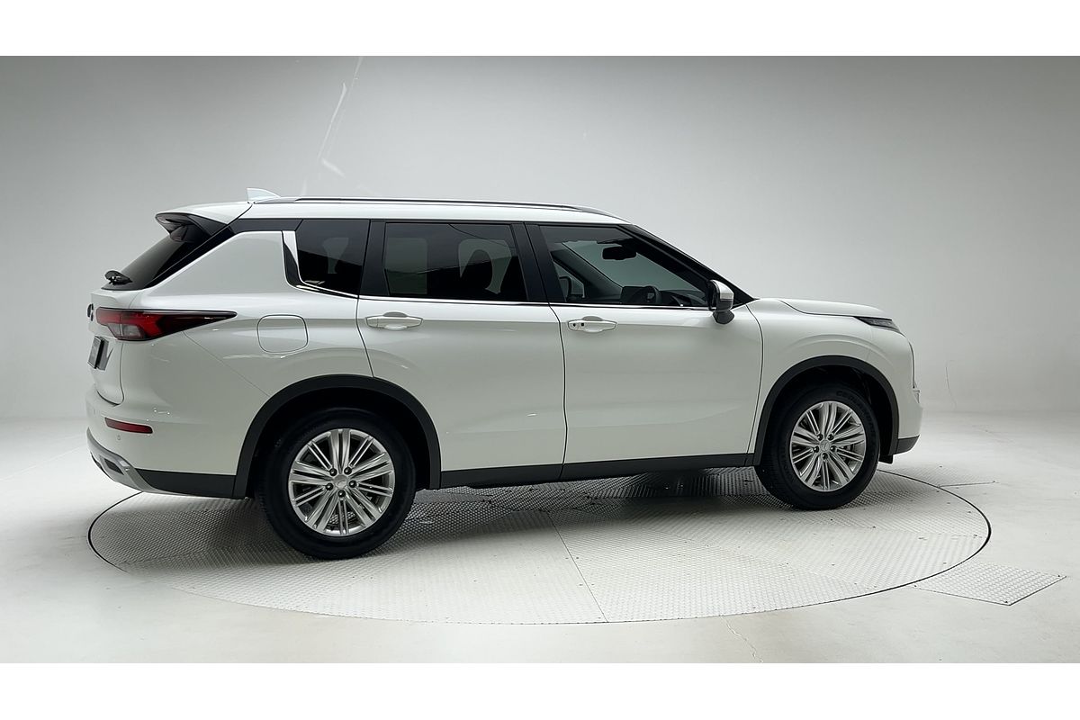 2024 Mitsubishi Outlander LS ZM