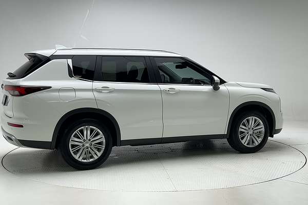 2024 Mitsubishi Outlander LS ZM