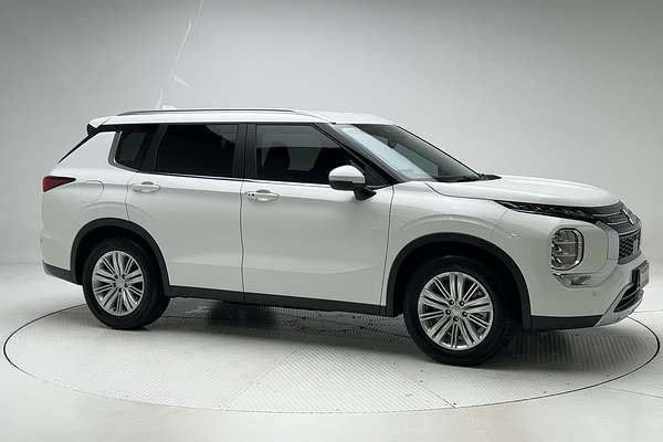 2024 Mitsubishi Outlander LS ZM