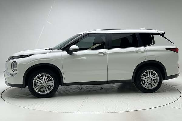 2024 Mitsubishi Outlander LS ZM