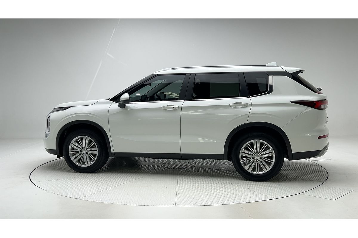 2024 Mitsubishi Outlander LS ZM