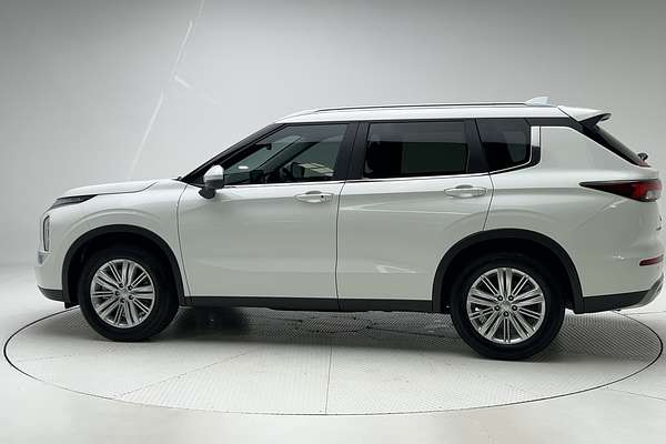 2024 Mitsubishi Outlander LS ZM