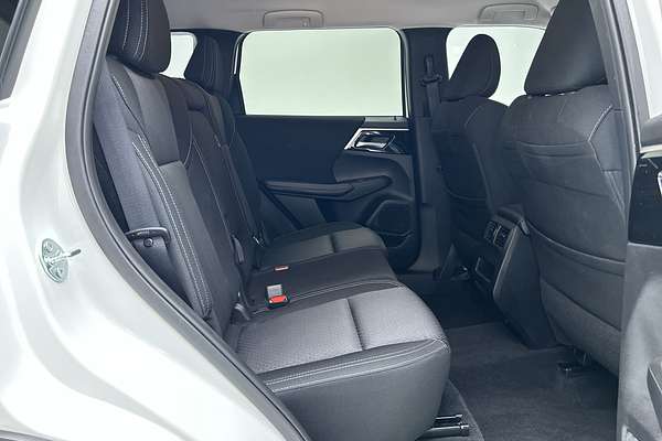 2024 Mitsubishi Outlander LS ZM