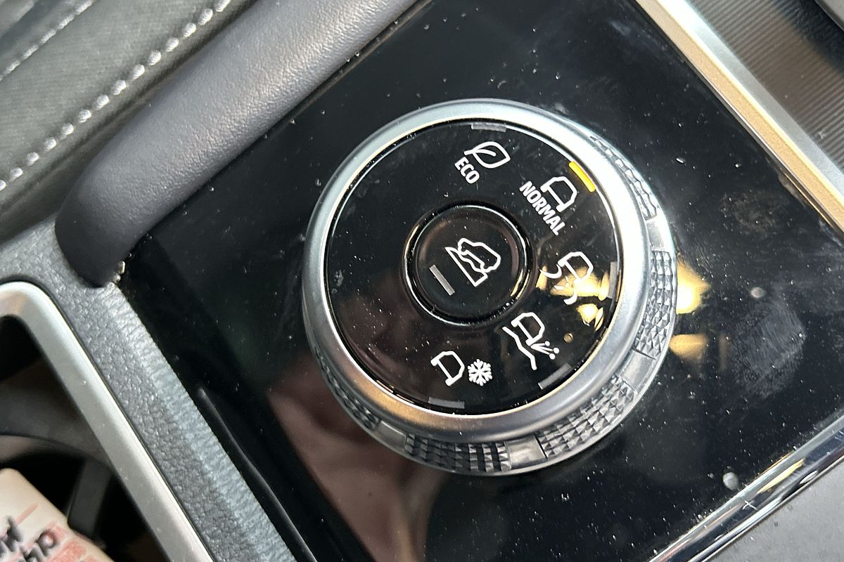 2024 Mitsubishi Outlander LS ZM