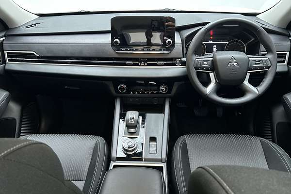 2024 Mitsubishi Outlander LS ZM