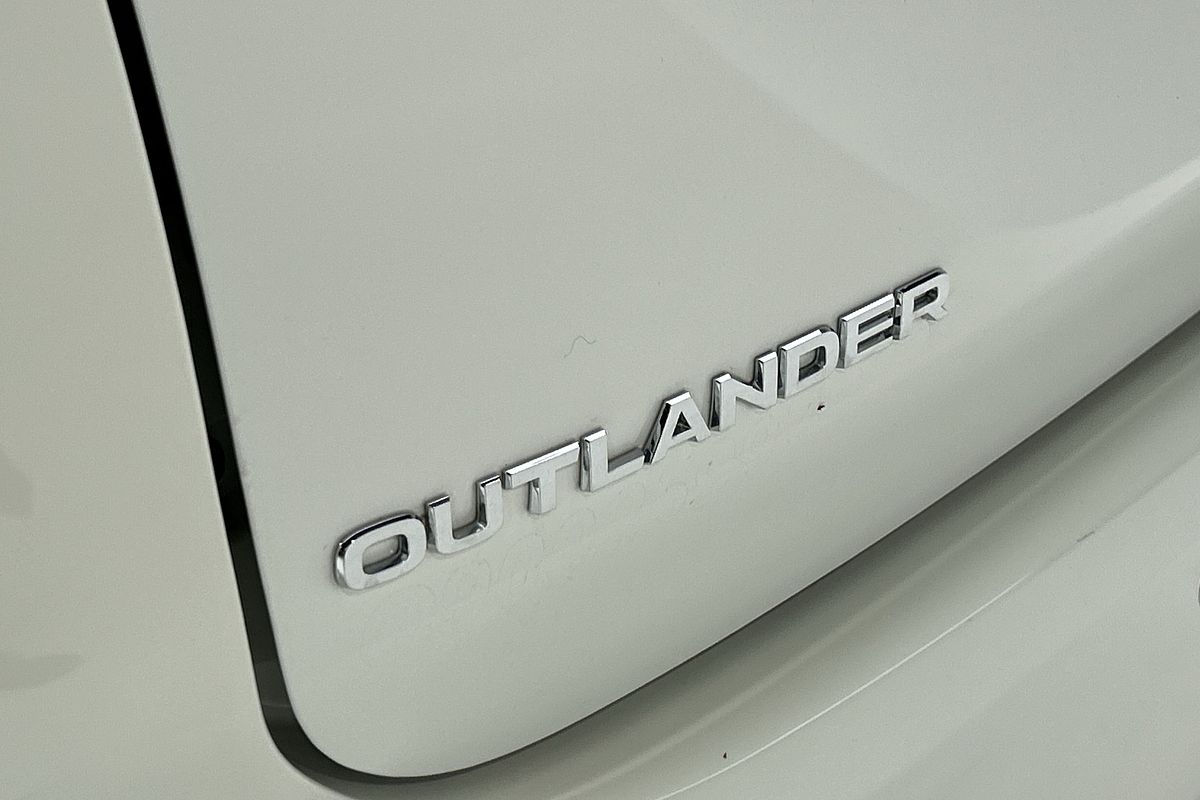 2024 Mitsubishi Outlander LS ZM