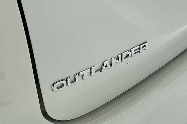 2024 Mitsubishi Outlander LS ZM