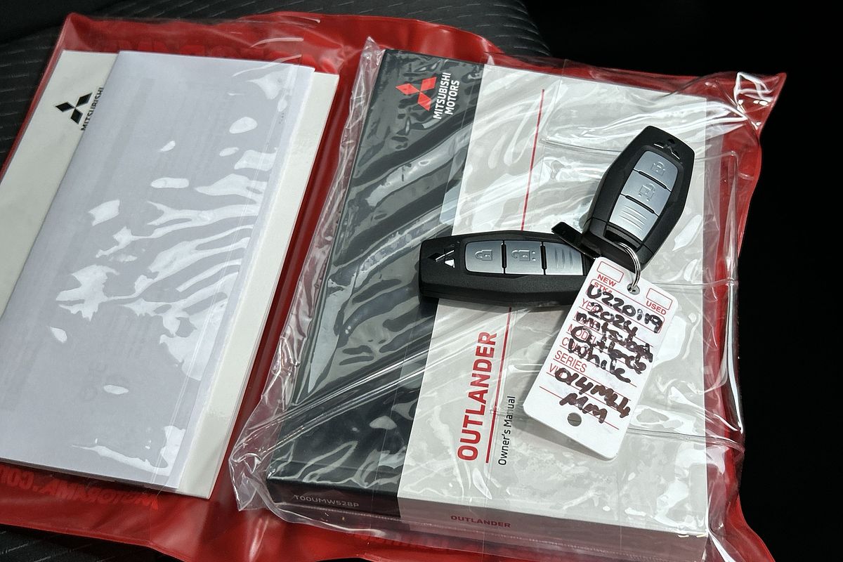 2024 Mitsubishi Outlander LS ZM