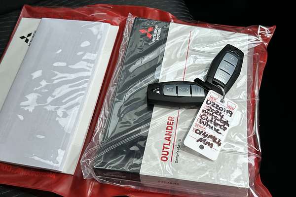 2024 Mitsubishi Outlander LS ZM