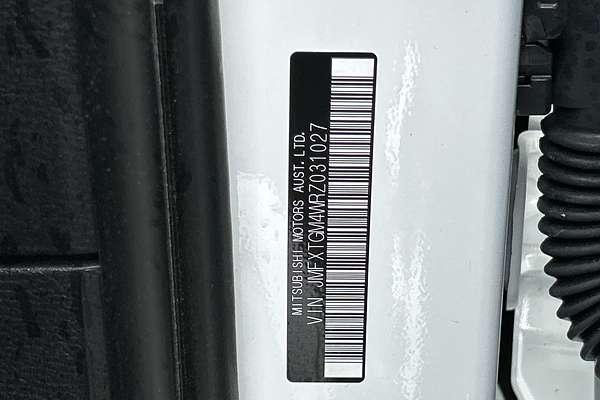 2024 Mitsubishi Outlander LS ZM