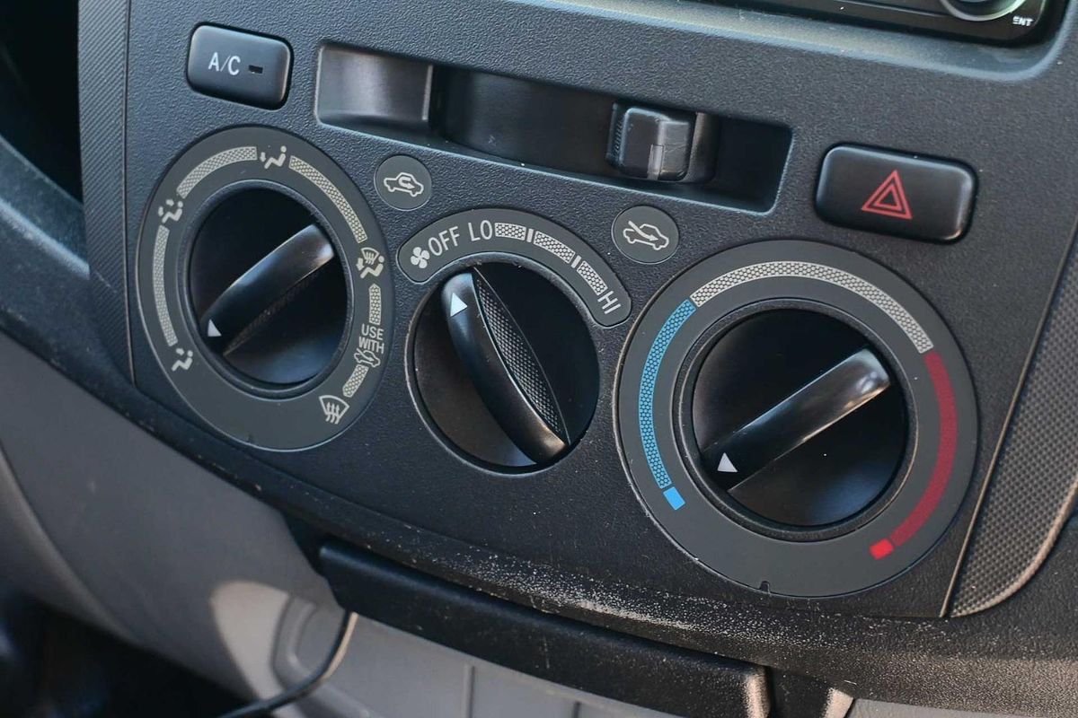 2006 Toyota Hilux Workmate TGN16R Rear Wheel Drive